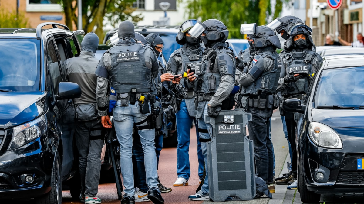 20260922 politieactie Enschede News United Dennis Bakker 4