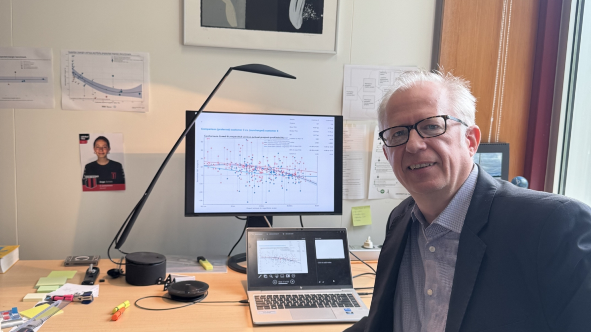 Holger Schiele met onderzoeksresultaten