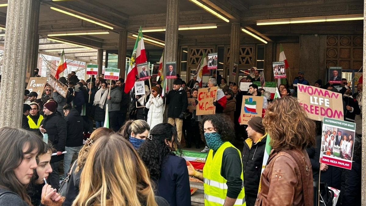Demonstratie stationsplein Enschede onderdrukking en geweld in Iran 02