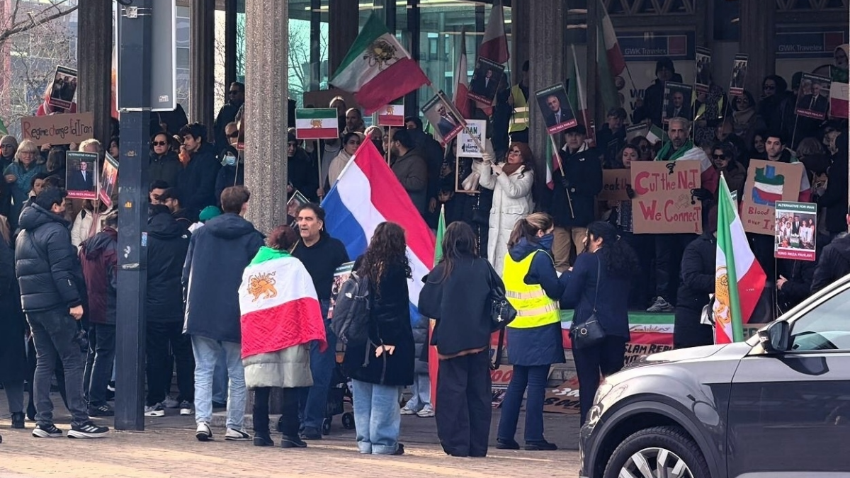 Demonstratie stationsplein Enschede onderdrukking en geweld in Iran 03