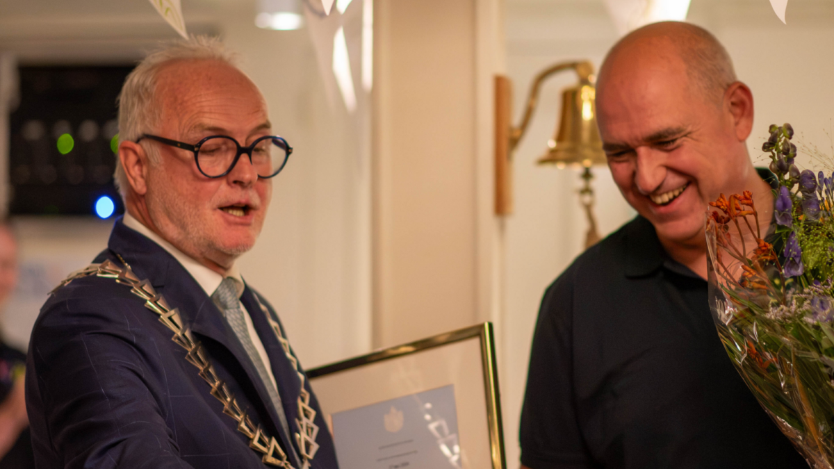 Gerard van den Hengel en Wilco Slotboom Erepenning Haaksbergse Harmonie 125 jaar