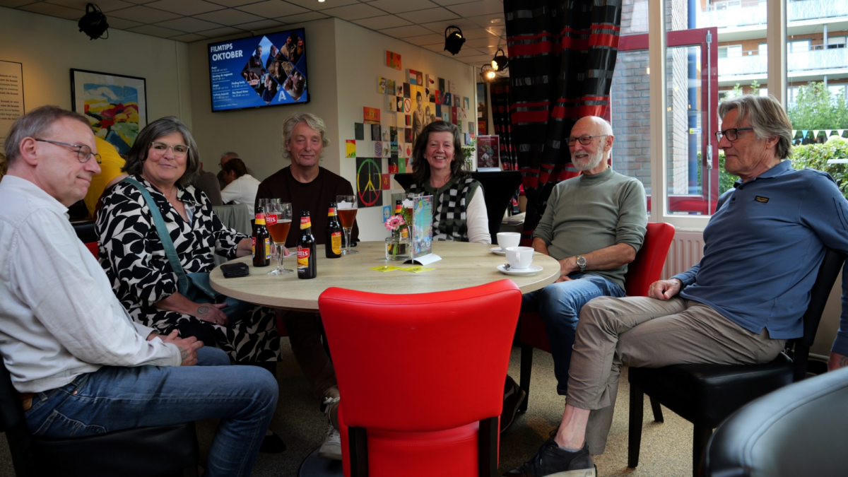 Bezoekers liedjesmakersfestival