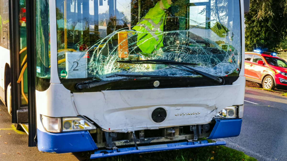 Schoolbus enschede ongeluk gronau close up