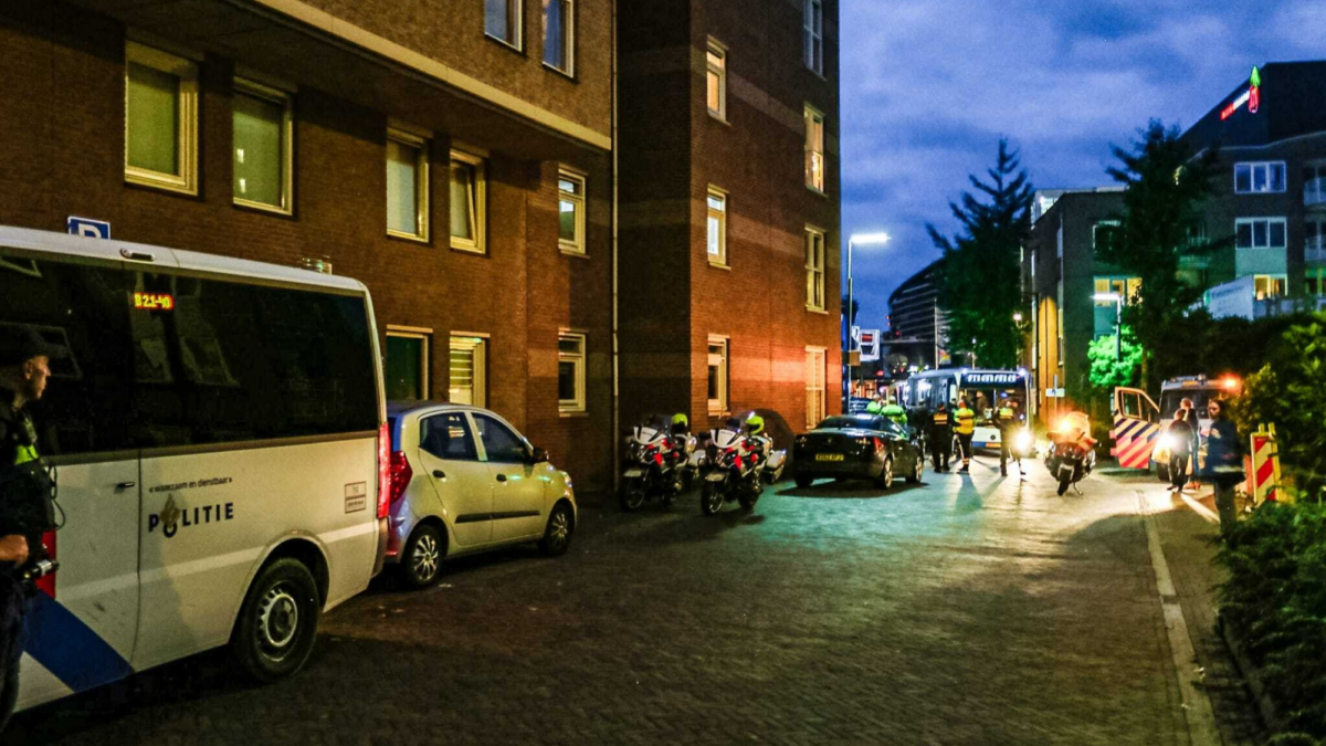 ME - voetbal - politie - 112