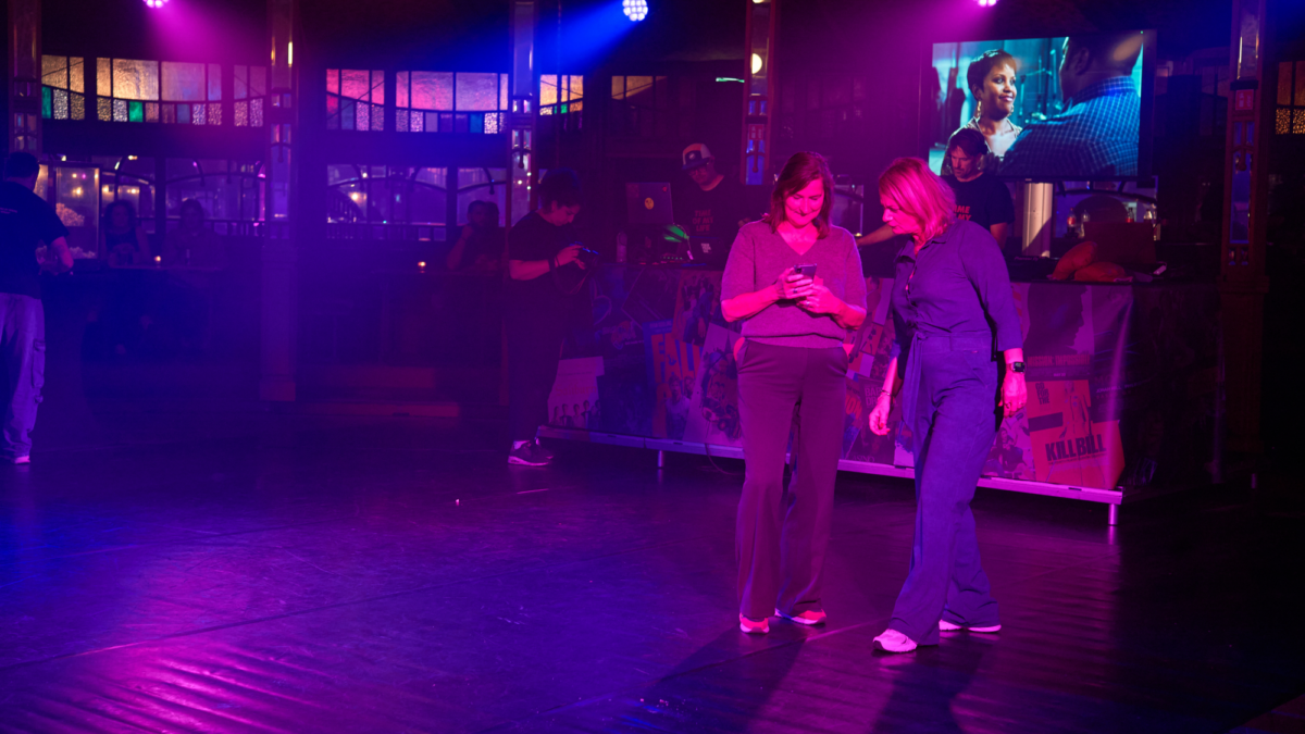 Dansdagen - spiegeltent - dames - mobieltje