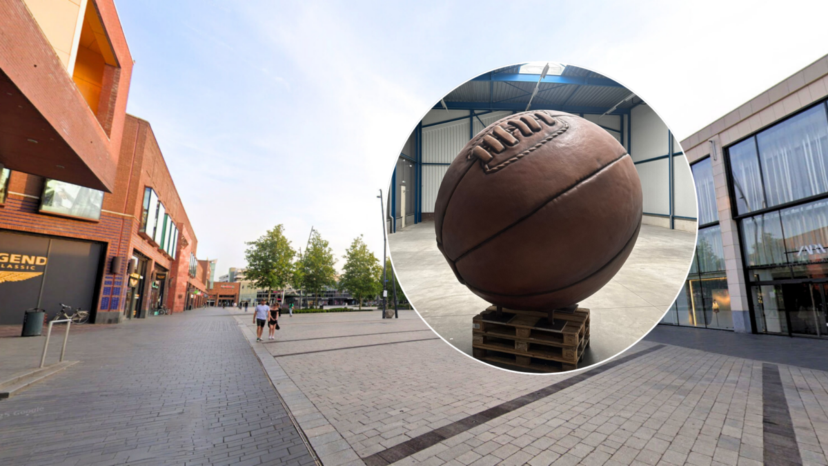 Enorme leren voetbal op van heekplein enschede700