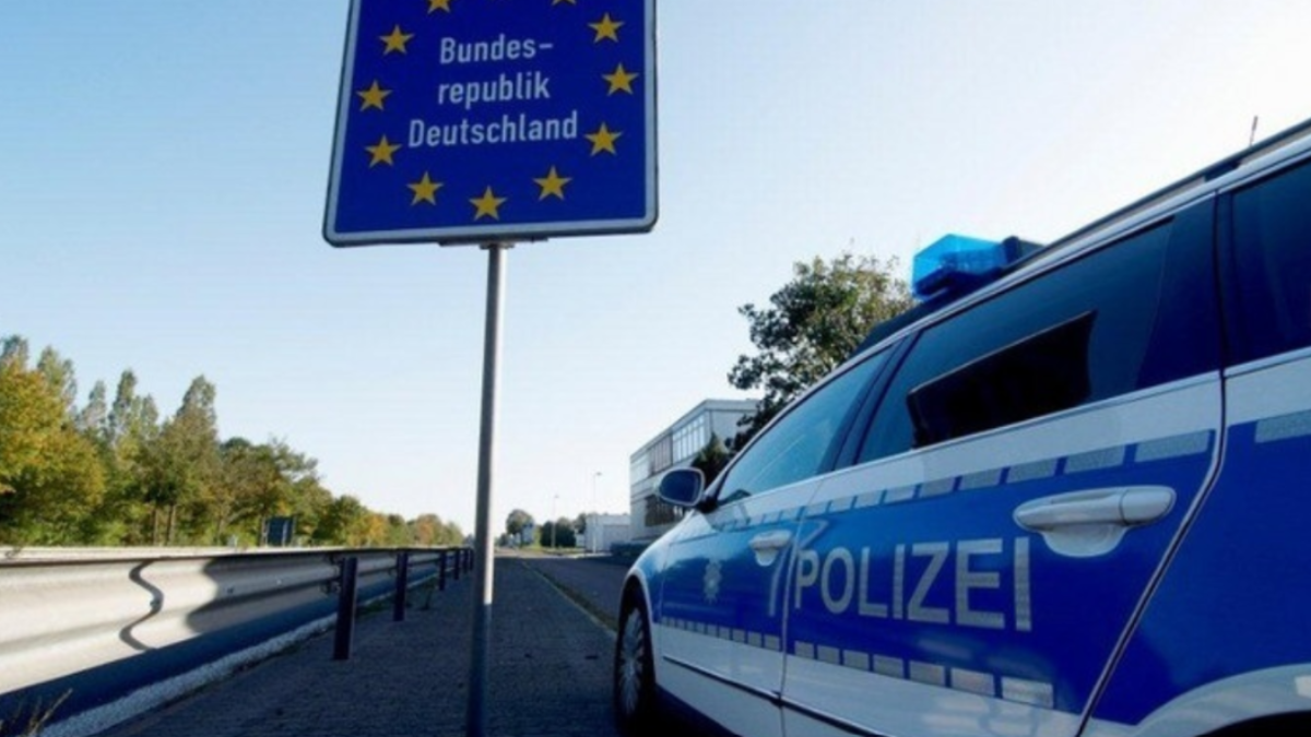 Grenscontroles Duitse politieauto