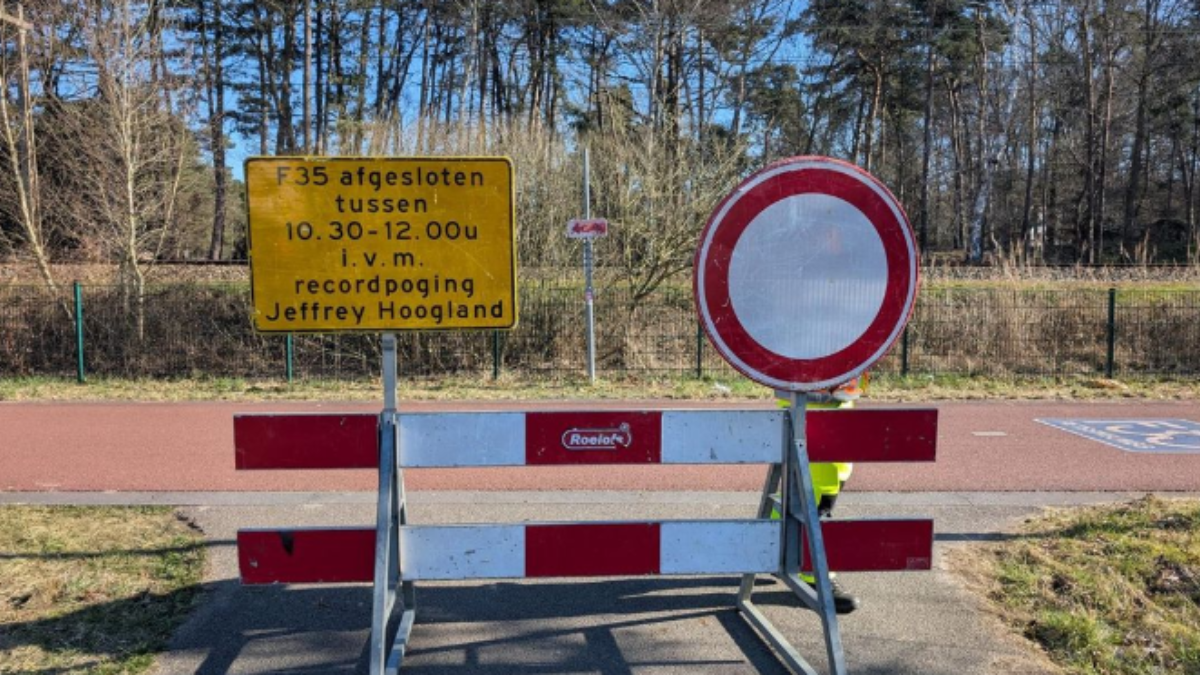 Jeffrey Hoogland bord aan de fietssnelweg