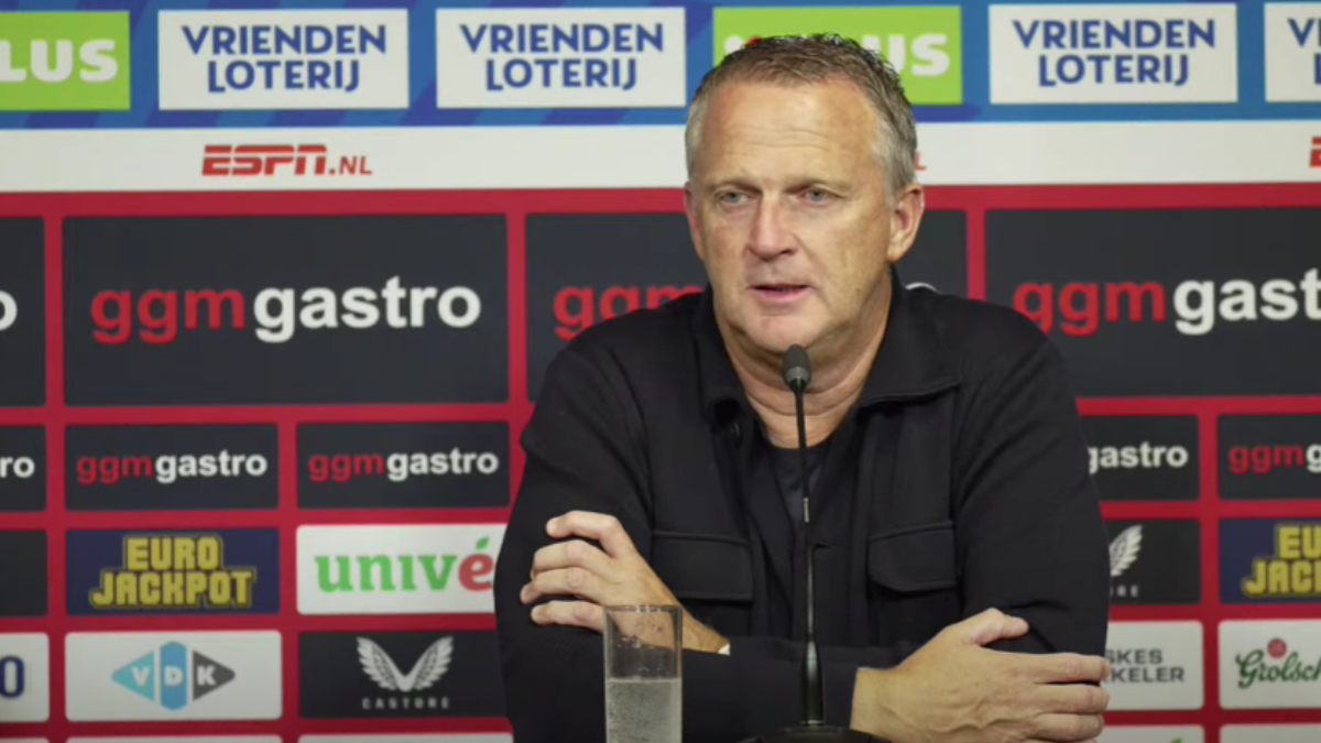 John van den Brom gepresenteerd bij FC Twente