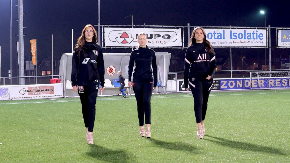 Lana Anna Gina voetbalteamgenootjes en finalist missverkiezing 1 Twente