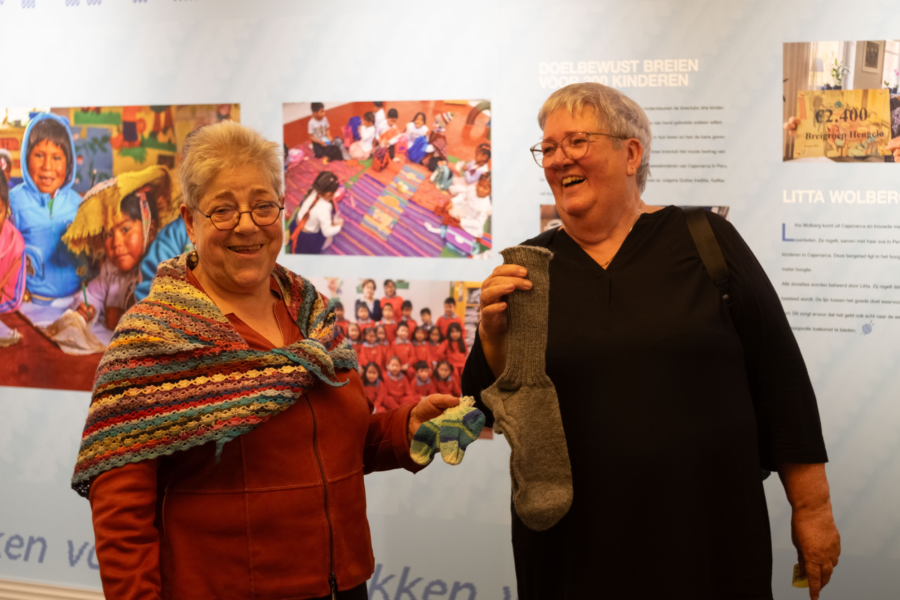 Foto sokken voor peru expositie christa alwi 1