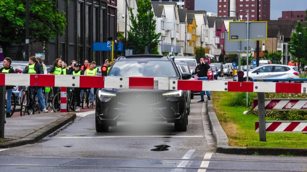 20250528 dennis bakker spoorwegovergang 01