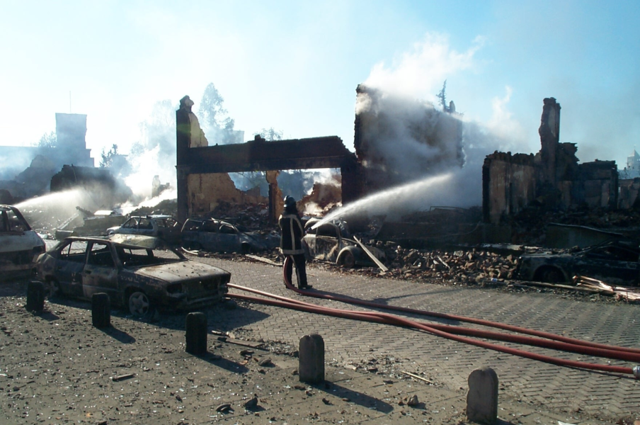 vuurwerkramp - brandweerman - rampgebied - blussen