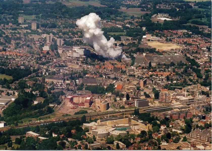 vuurwerkramp - luchtopname vanaf de parkweg