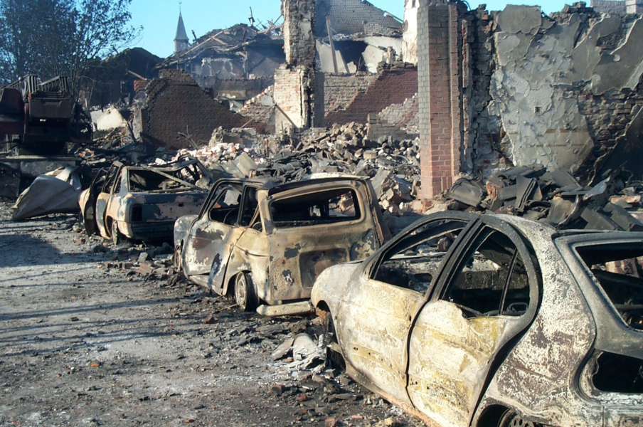 vuurwerkramp - uitgebrande auto's - Roombeek