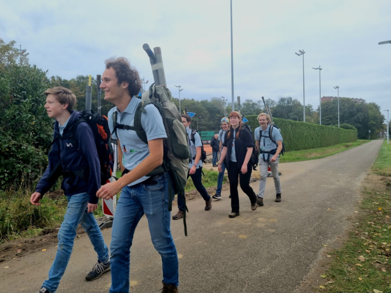 WOT studenten lopen naar finish Kennedymars Hengelo