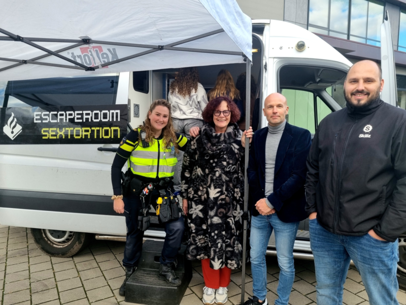 Escapebus sextortion met jeudagent,wethouder, locatiedirecteur en skillz jongerenwerk
