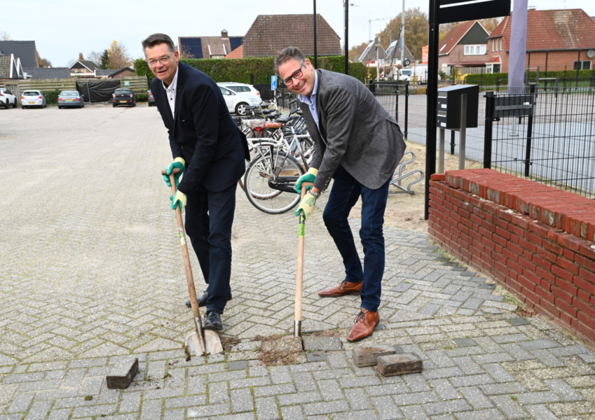 Frank Niens en Gerald Aveskamp wippen eerste klinkers