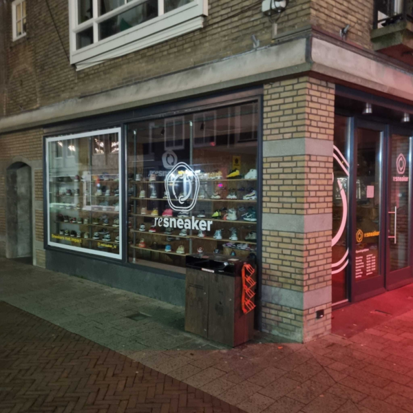 251216 donkere winkel 6