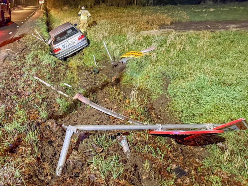 20251221 Ongeval Poolse auto in de sloot Buurserstraat Enschede