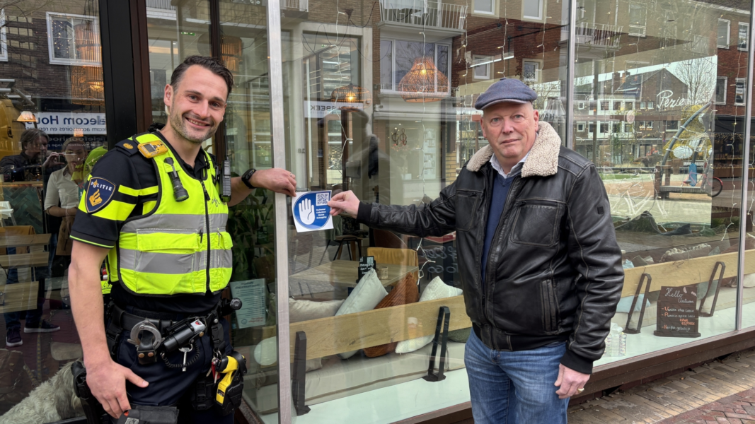 20241213 sticker wijkagent bas van den heuvel berto mulder knh IMG 4661