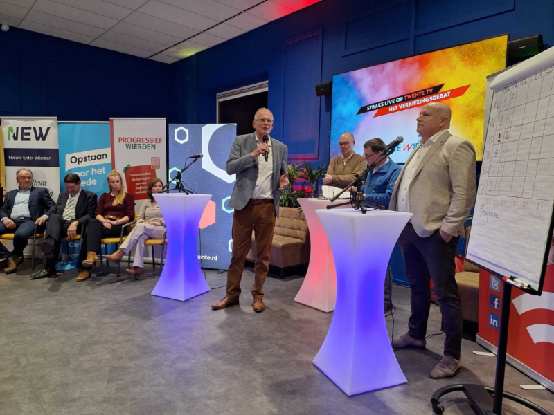 02 debat Andre en Dirco