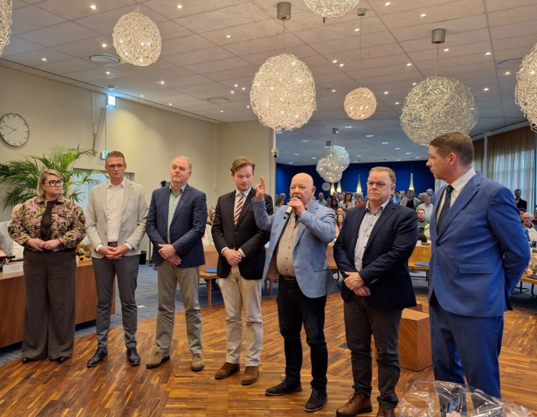 Wierden Kees van Dijk legt de eed af