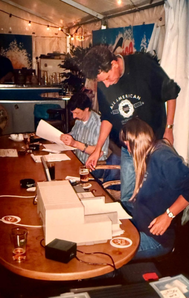 Enschede Open darttoernooi in 1999 jury en toernooileiding foto Ton Mutter
